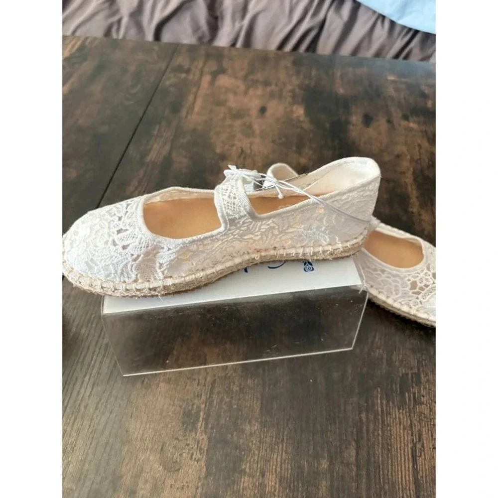 Girls' Madeline Flats by art class White Size 3‎ New With Tags
